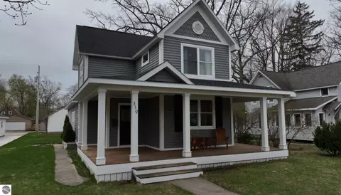 319 W Eighth St, Traverse City, MI 49684