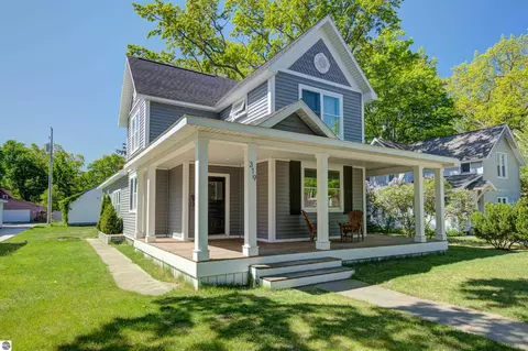 319 W Eighth St, Traverse City, MI 49684