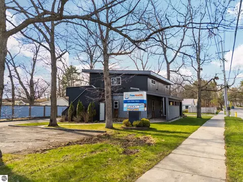 1323 S Cass St, Traverse City, MI 49684