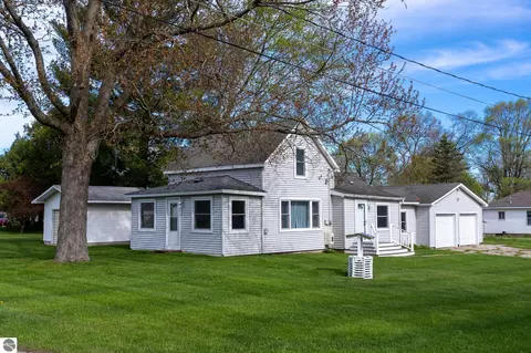 322 E Osceola Ave, Reed City, MI 49677