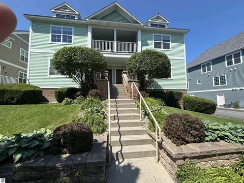 707 E State St #D, Traverse City, MI 49686