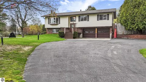 3032 Silver Lake Rd, Traverse City, MI 49684