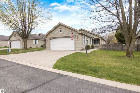 1179 Hemingway Ln, Traverse City, MI 49686