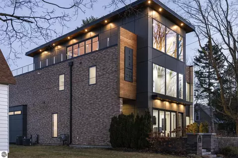 124 N Oak St, Traverse City, MI 49684