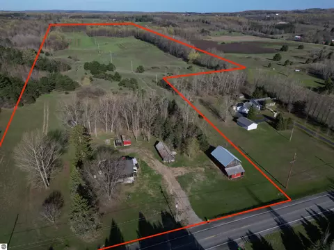 2768 S Center Hwy, Suttons Bay, MI 49682