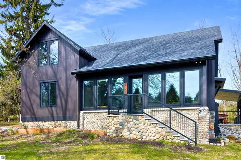 2768 S Center Hwy, Suttons Bay, MI 49682