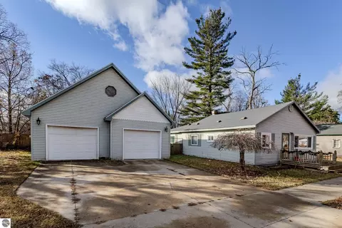 403 Erie St, Grayling, MI 49738
