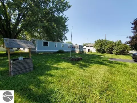 Exterior - 2890 Twin Lake Rd, Lupton, MI 48635 photo 1 of 3