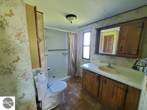 Bath - 2890 Twin Lake Rd, Lupton, MI 48635 photo 1 of 2