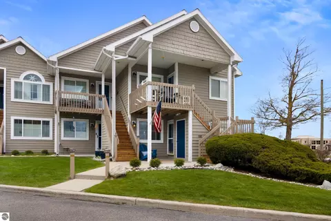 13766 SW Unit 101 Sw Bayshore Dr #101, Traverse City, MI 49684