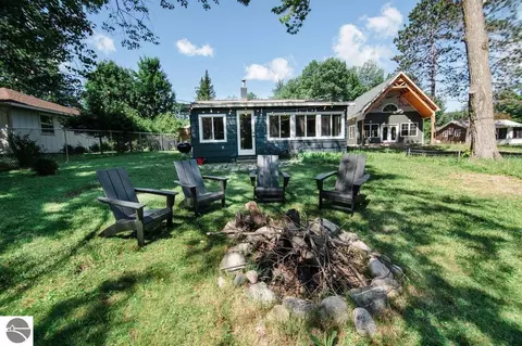 3185 Riverside Dr, Bellaire, MI 49615