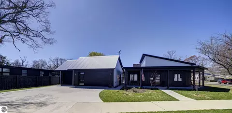 604 Lake Ave, Traverse City, MI 49684