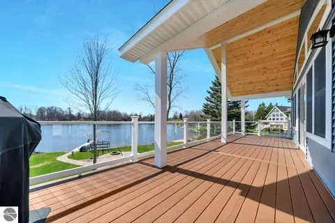 Exterior - 1693 Manchester Way, Gladwin, MI 48624 photo 3 of 7
