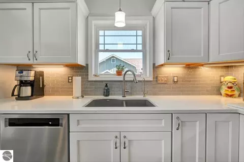 Kitchen - 1693 Manchester Way, Gladwin, MI 48624 photo 4 of 7