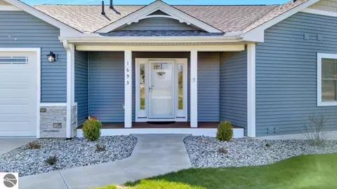 Exterior - 1693 Manchester Way, Gladwin, MI 48624 photo 5 of 7