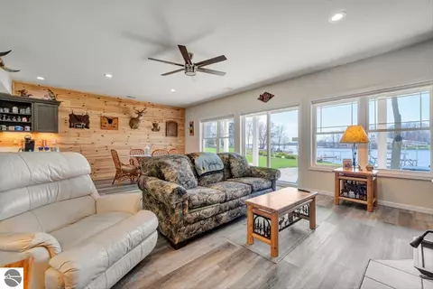 Living - 1693 Manchester Way, Gladwin, MI 48624 photo 2 of 4