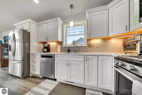 Kitchen - 1693 Manchester Way, Gladwin, MI 48624 photo 3 of 7