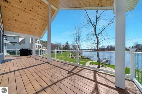 Exterior - 1693 Manchester Way, Gladwin, MI 48624 photo 4 of 7