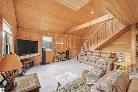 Living - 762 Hillcrest Dr, Boon, MI 49618 photo 2 of 4