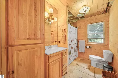 Bath - 762 Hillcrest Dr, Boon, MI 49618 photo 1 of 4