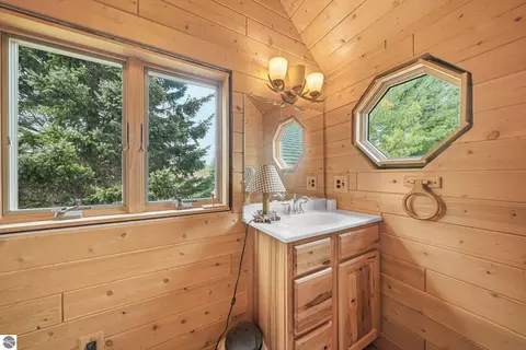 Bath - 762 Hillcrest Dr, Boon, MI 49618 photo 4 of 4