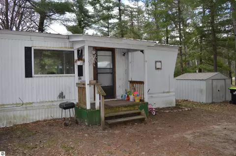 12575 M-72, Kalkaska, MI 49646