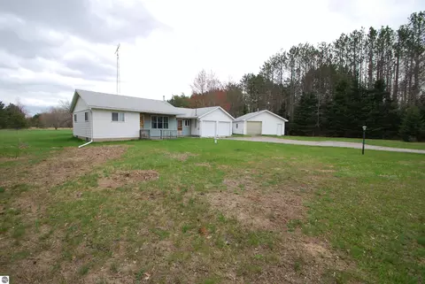 7700 N Saint Helen Rd, Saint Helen, MI 48656