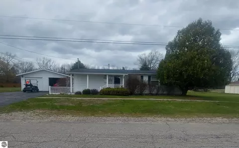 10048 8th St, Oscoda, MI 48750