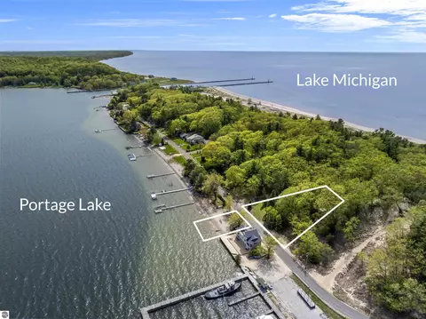 8368 Portage Point Dr, Onekama, MI 49675