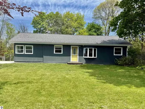 136 W Elizabeth St, Alma, MI 48801