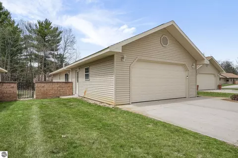 9811 Deer Track Ct, Interlochen, MI 49643