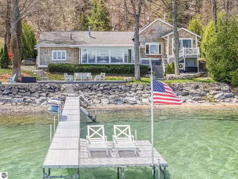 10447 S West Bay Shore Dr, Traverse City, MI 49684