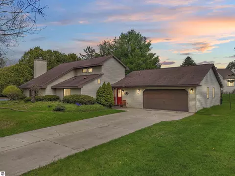 300 Barbara St, Cadillac, MI 49601