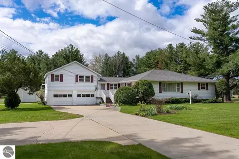 8824 E Pickard Rd, Mount Pleasant, MI 48858