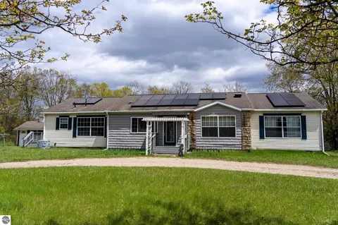464 N Rolland Rd, Weidman, MI 48893