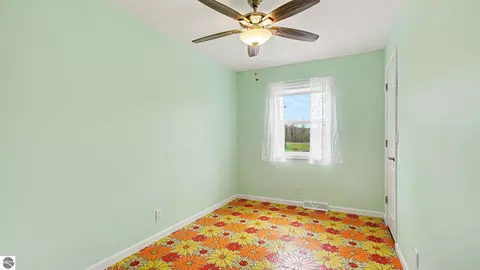 Bedroom - 4419 E State Rd, Hale, MI 48739 photo 2 of 2