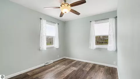 Bedroom - 4419 E State Rd, Hale, MI 48739 photo 1 of 2