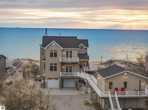14421 N Cathead Bay Dr, Northport, MI 49670