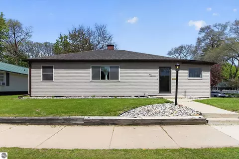 417 Washington Ave, Alma, MI 48801