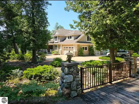 269 N East Torch Lake Dr, Central Lake, MI 49622