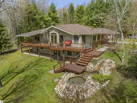 15021 Holly Dr, Thompsonville, MI 49683