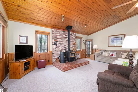 Living - 1541 Maple Point Rd, Beaverton, MI 48612 photo 1 of 2