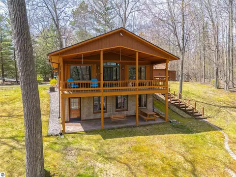 Exterior - 1541 Maple Point Rd, Beaverton, MI 48612 photo 2 of 7