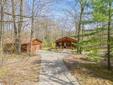 1541 Maple Point Rd, Beaverton, MI 48612