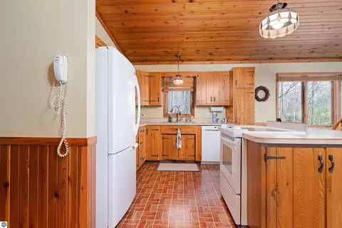 Kitchen - 1541 Maple Point Rd, Beaverton, MI 48612 photo 1 of 3