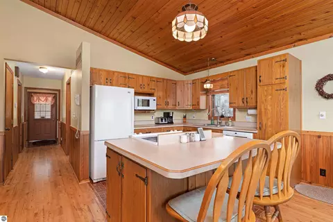Kitchen - 1541 Maple Point Rd, Beaverton, MI 48612 photo 2 of 3
