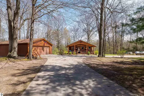 Exterior - 1541 Maple Point Rd, Beaverton, MI 48612 photo 5 of 7