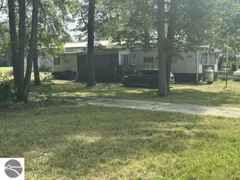 7885 N Airpark Rd, Weidman, MI 48893