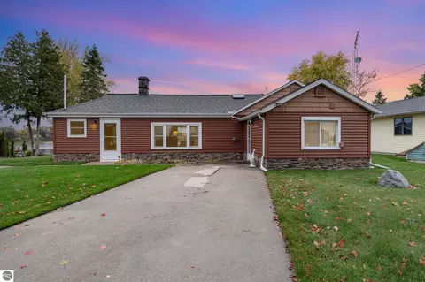 5711 Lakeview Dr, Hale, MI 48739