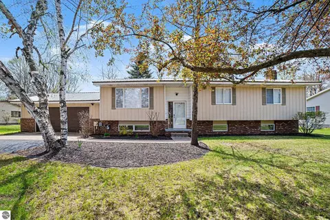 3431 Maradee Ct, Farwell, MI 48622